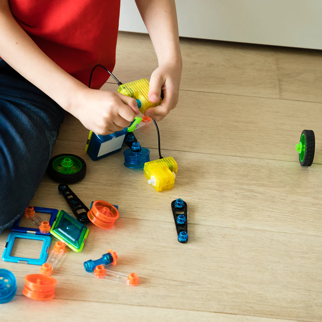 GeoSmart Flip Bot GeoMagnetic STEM Magnetic Construction Set with Rechargeable Turbo Motors for Ages 5+ - Image 12