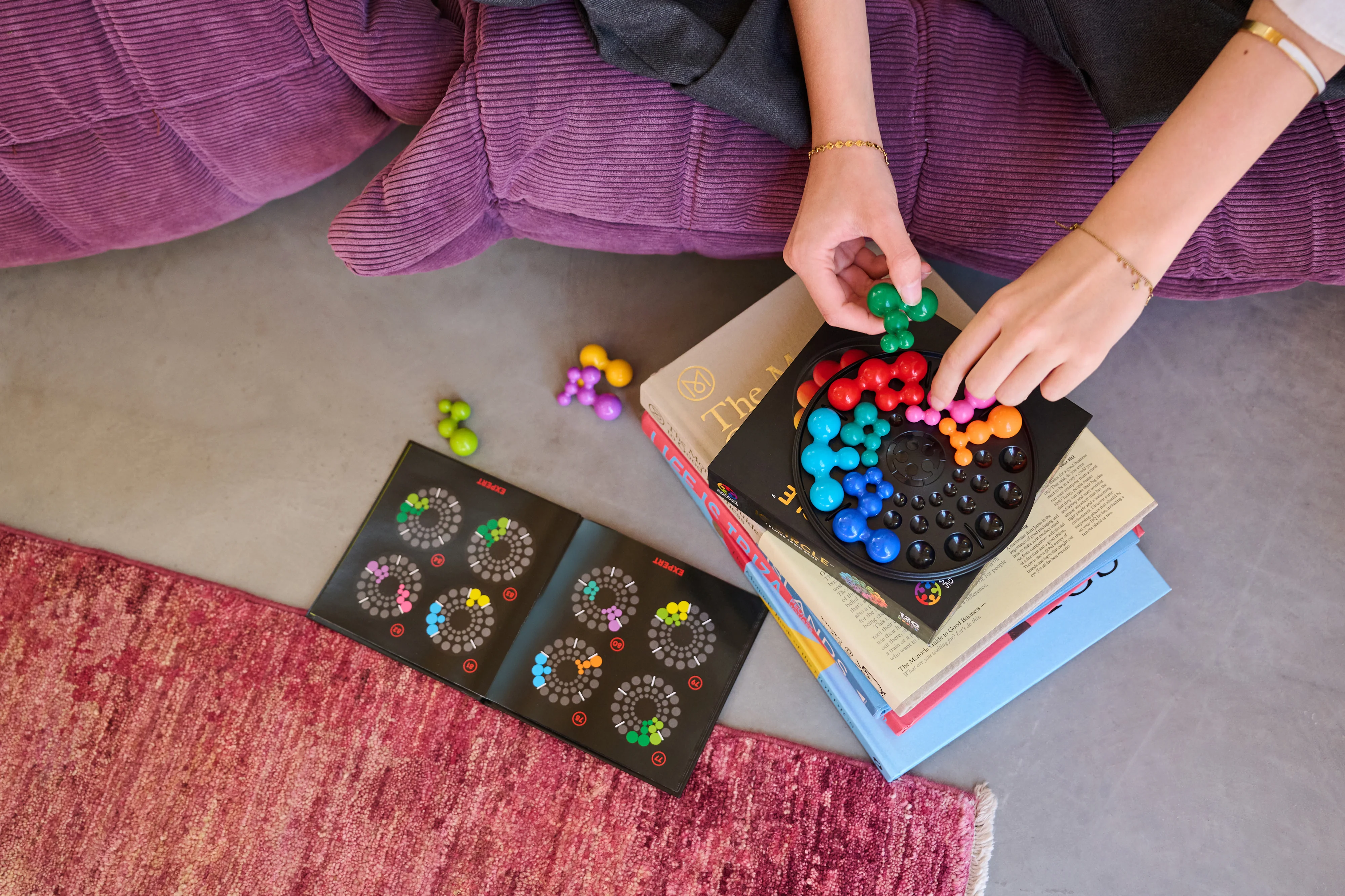 SmartGames IQ Deluxe: Circle - 120 Challenges Featuring a Deluxe Travel Case for Ages 14 - Adult - Image 4