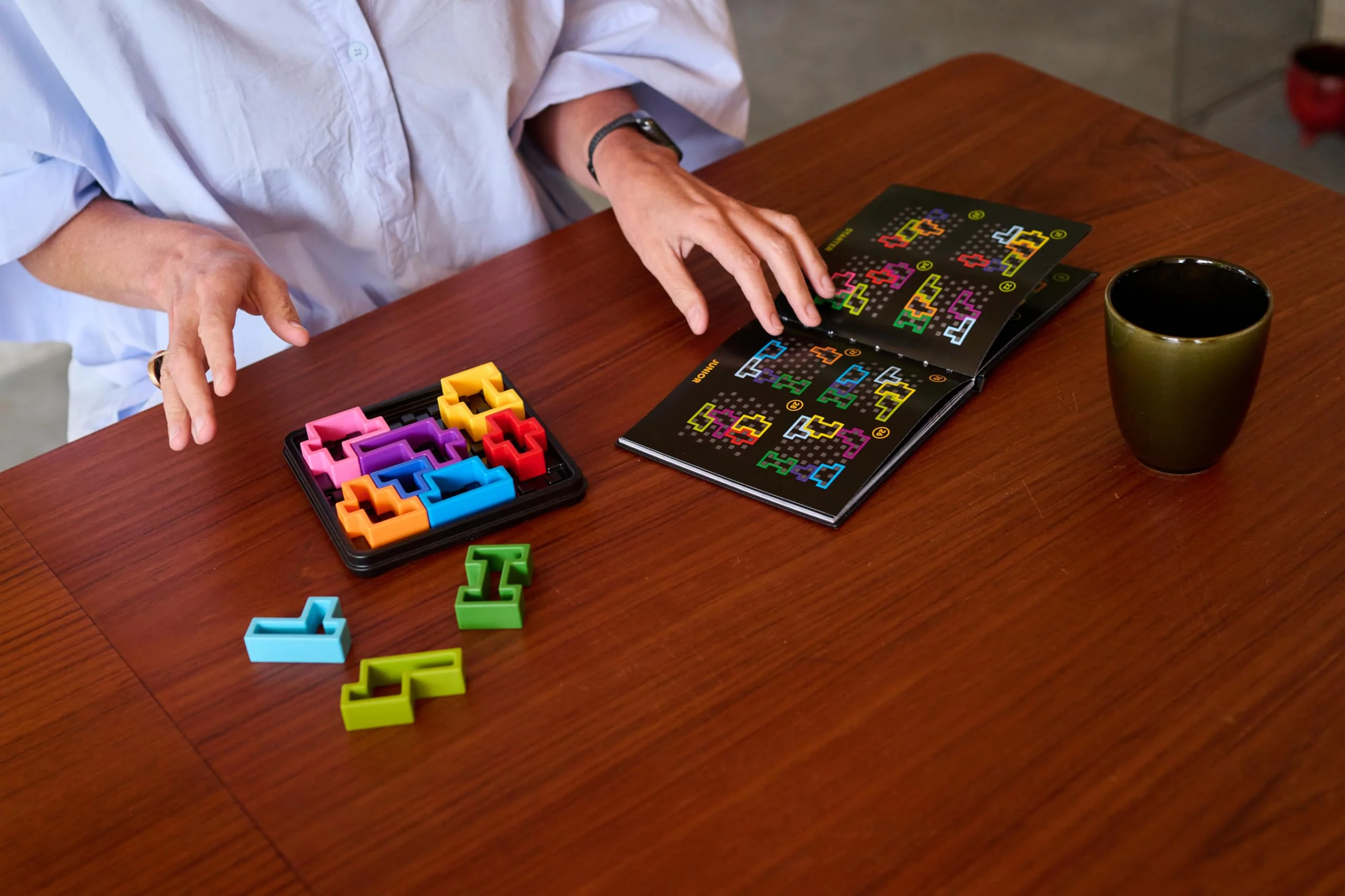SmartGames IQ Deluxe: Square - 120 Challenges Featuring a Deluxe Travel Case for Ages 14 - Adult - Image 4